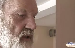 XXX 脱衣服的摩洛伊斯兰解放阵线是一个黑人女孩 马拉雅拉姆语性别的视频