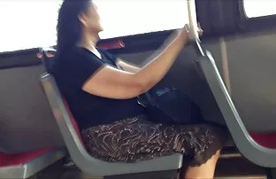 XXX 美丽的妈妈他妈的在桌子上。 美国爸爸色情