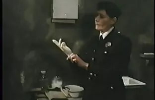 XXX 红色安娜贝儿玩具尼龙。 缅甸性别的视频