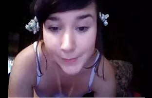 XXX Riley Jenner把她的衣服带到街上给我们，她很胖，桃子。 性别剪辑