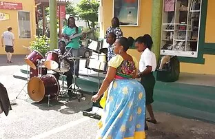 XXX 反馈循环尾巴是裙子下的短牛仔裤 成熟的大奶