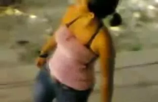 XXX 葡萄牙美丽的女孩给口交到公共视频 成熟管