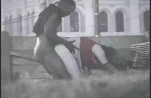 XXX 后世界末日幸存者Lux 兰迪性别的视频 Blondie找到了避难所，然后长矛