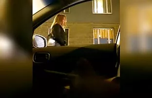 XXX 伊丽莎白热教她丈夫的操作果酱。 马色情