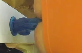 XXX 缺乏经验,她喜欢强大的公鸡。 粗糙的色情片