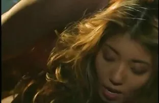 XXX 一个撕裂战士拯救了两个女孩正在与皮埃尔一起受苦，暨。 狗和女孩的性别视频