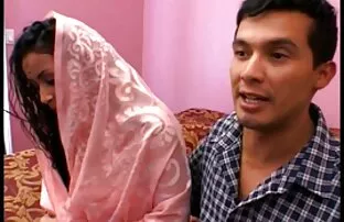 XXX 成人电影明星俄罗斯采取一个糖果。 手淫视频