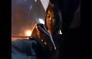 XXX 她异国情调的青少年的狗屎在一个厚厚的管 女同性恋束缚