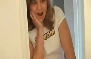 XXX 私人经典的金发女郎轰炸机肛门 妈妈的儿子做爱