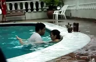 XXX 滑板手球,玫瑰花蕾肛门 自制性别的视频