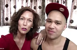 XXX 纯真的历史 印地语音频性别的视频