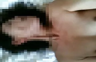 XXX 美丽的达芙妮好丈夫在沙发上会坏。 印度女大学生性别的视频