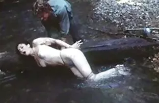 XXX 红发变性公主制作双面照片。 女仆色情