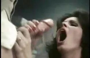 XXX 俄罗斯女孩,苗条的身材,喜欢的屁股 免费的色情毂