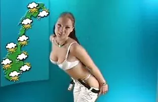 XXX 俄罗斯青少年被迫把他的尾巴 按摩色情