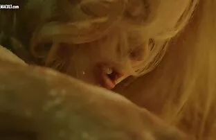 XXX 俄罗斯记者在一个隐藏的摄像头下与女孩蒸汽浴室发生性关系。 卡通色情影片