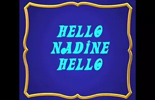 XXX 秘书在一个隐藏的摄像头前调整会计。 免费的色情片段