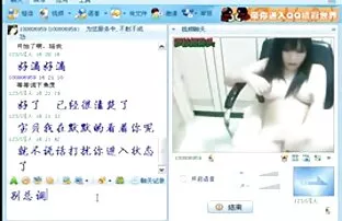 XXX 怀孕的女孩吮吸男人的鸡巴，她对女孩的情况不感兴趣。 打开性别的视频