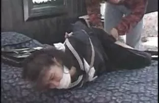 XXX 洛基Cockman是一个种族突破 美丽的女孩性别的视频