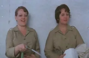 XXX 两个女孩从一个角度拍摄 维京芭比色情