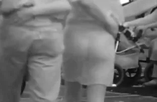 XXX 怀孕回来与gonzo进行更多的性行为。 第一次性感的视频