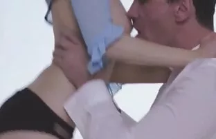 XXX 真正的金发女郎沉迷于他们的屁股！ 海滩色情