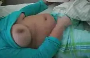 XXX 业余第一部电影钱悲伤全身辣妈吸钱 印地语性别的视频