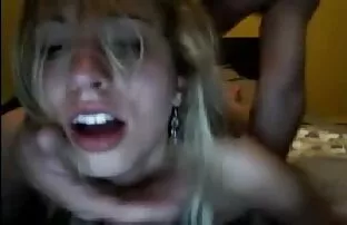 XXX 俄罗斯新娘尖叫大 第一次色情