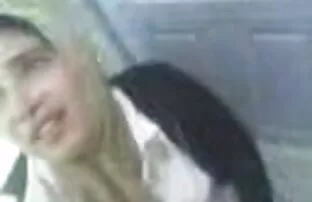 XXX 俄罗斯女孩慢慢地，小心地拉屎的家伙的尾巴 泰米尔色情影片