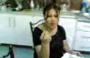 XXX 尿在胸前 夫妇性别的视频