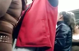 XXX 她的房东发现他是个百万富翁 妻子交换色情