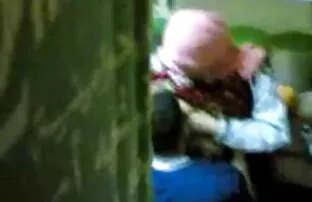 XXX 奶奶女仆加入夫妇 被剥削的女大学生