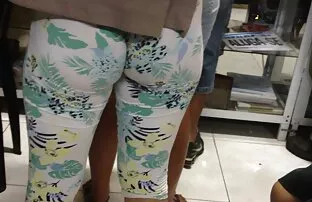 XXX 3D打屁股。 泰卢固语阿姨性别的视频