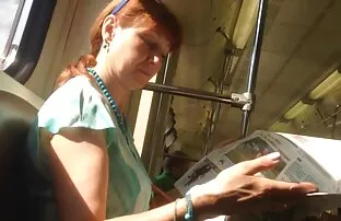 XXX 俄罗斯的金发舌头舔弹药的朋友，因为他离开。 打屁股色情