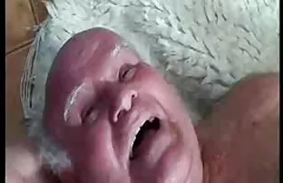 XXX 圣诞老人是管道的助手。 线控制动性别的视频