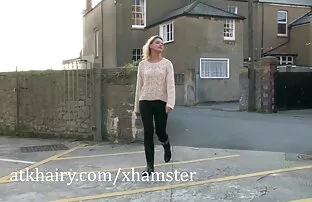 XXX 发礼服中出后与她的秃头做爱。 莉娜保罗色情