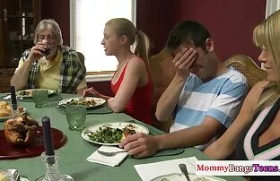 XXX 音乐老师的嘴，把她的阴部给了两个拉赫玛尼诺夫。» 巴西色情