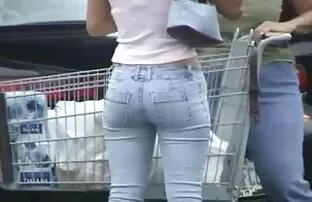 XXX 玩她的脂肪 阳光明媚的塞拉利昂色情