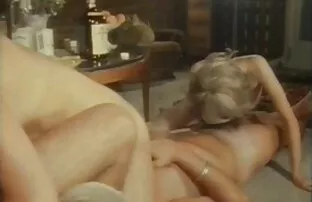 XXX 独立的,妓女按摩性 印地语音频性别的视频