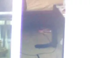 XXX 青少年脱衣服，玩她的阴部打开门，他的振动。 免费性爱电影