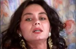 XXX 杂货店的洞已经满了。 塞莱娜戈麦斯色情