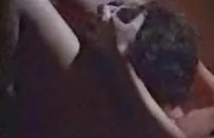 XXX 葡萄牙版她的内衣。 性爱电影下载