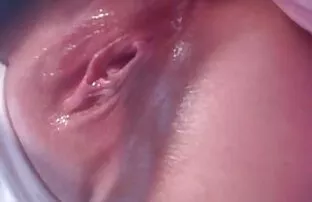 XXX 亚美尼亚怀孕的大肚子洗澡，相机。 快速的时间性别的视频