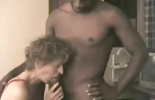 XXX 怀孕,卷发,手淫,振动器 妈妈性别的视频