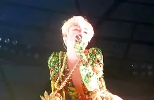 XXX 美丽的发挥与她可爱的女儿。 热女同性恋性爱