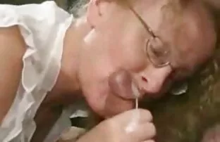 XXX 经典的私人双的群交 日本色情影片