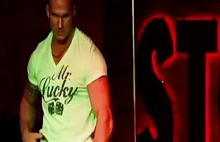 XXX 红头发的玛丽亚分享一只公鸡与生锈的薰衣草。 精神控制色情